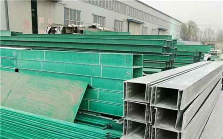 山東玻璃鋼電纜橋架托架