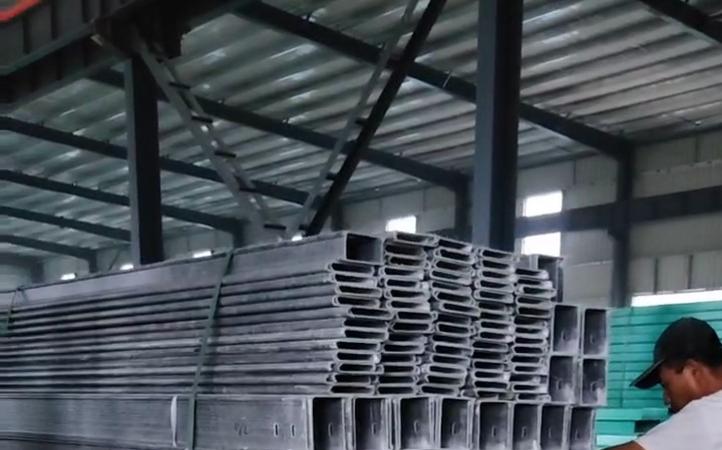 龐鴻玻璃鋼電纜橋架廠家