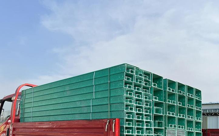 新疆玻璃鋼電纜橋架定做